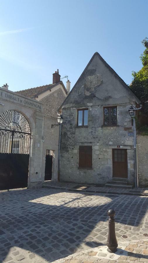 Appartement Au Coeur De La Cite Medievale Provins Dış mekan fotoğraf